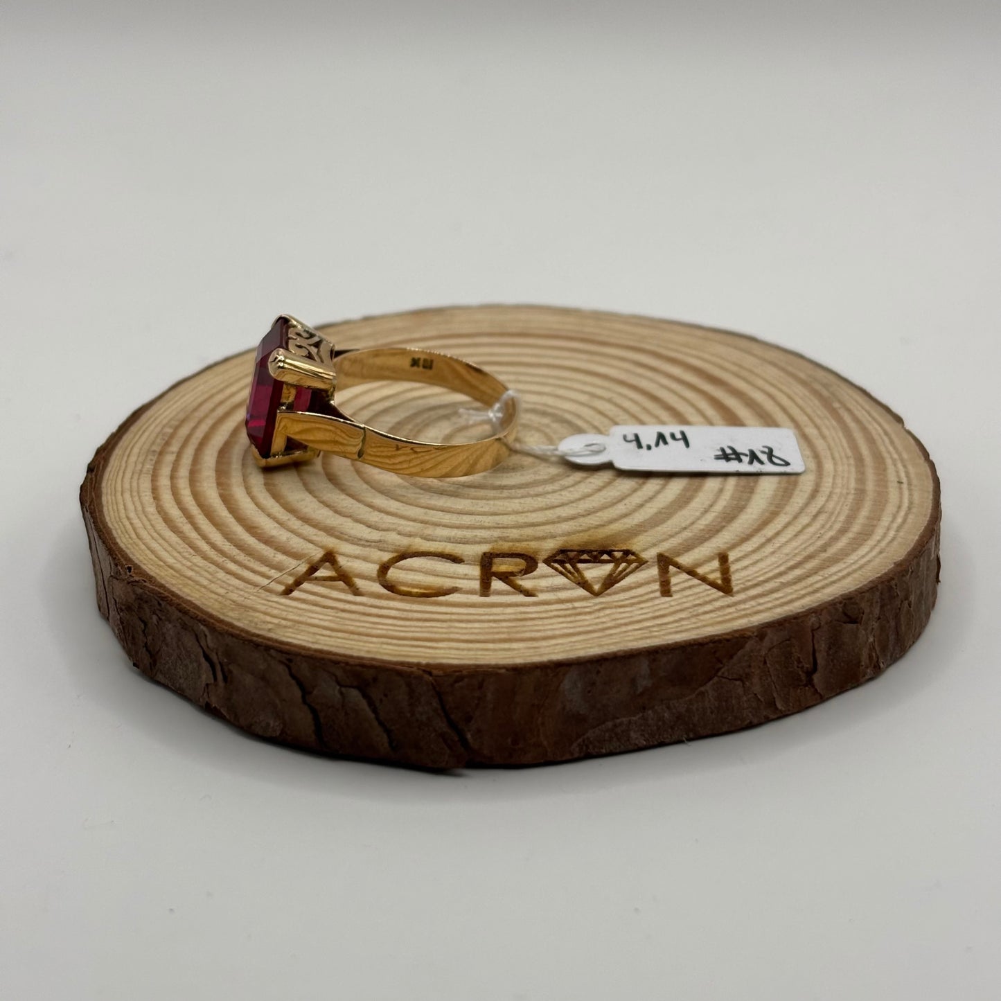 Anillo de Oro 18K con Gema Roja Talla Esmeralda (4,14 g)
