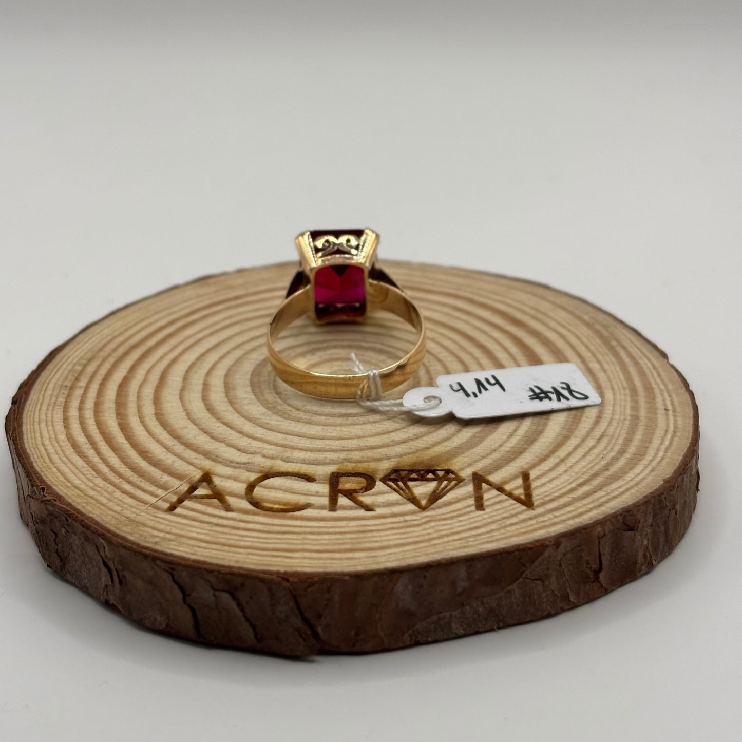 Anillo de Oro 18K con Gema Roja Talla Esmeralda (4,14 g)