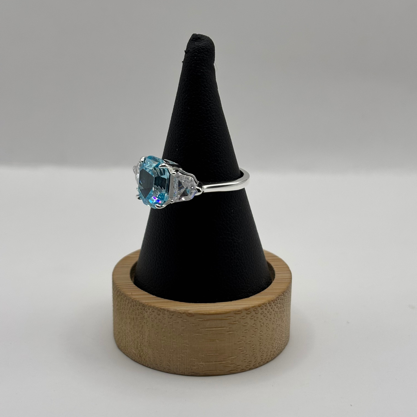 Anillo de Plata 925 Circón Agua Marina Ovalado (Talla 15)