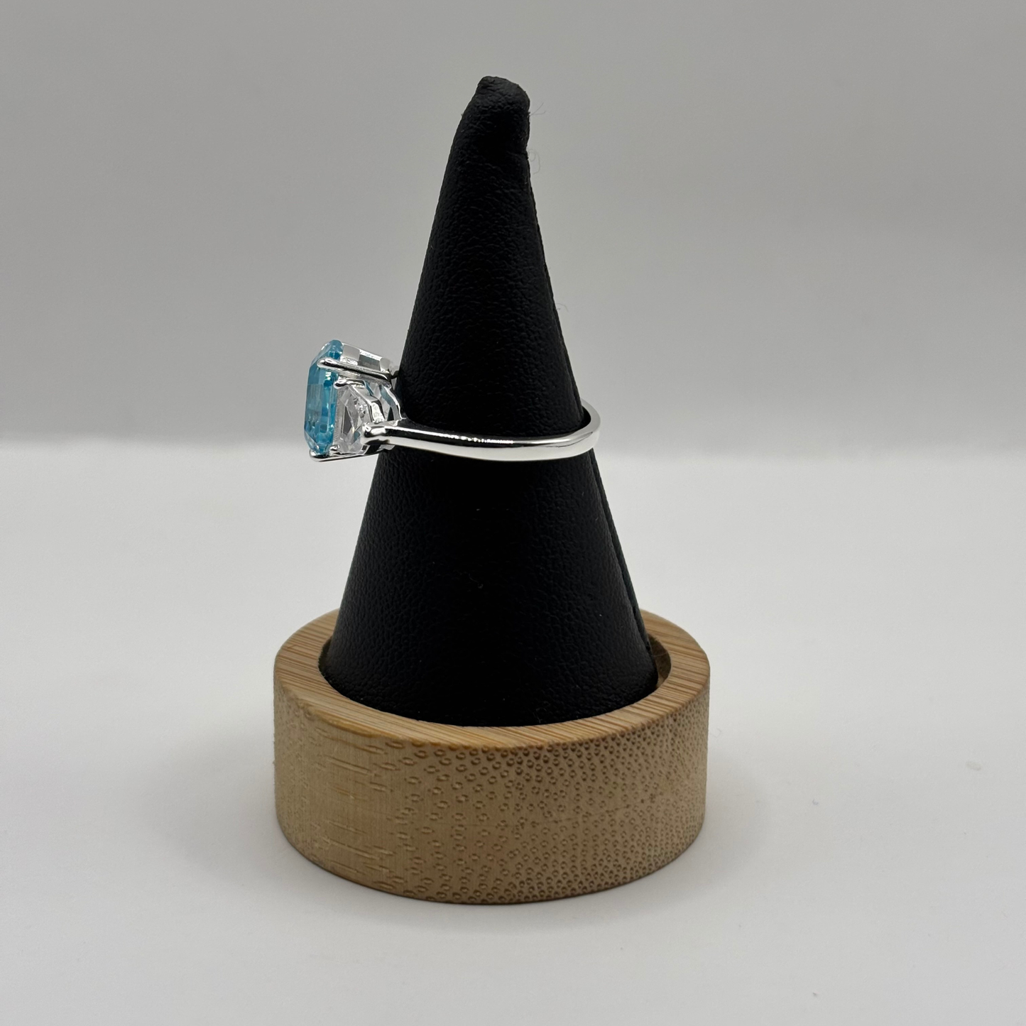 Anillo de Plata 925 Circón Agua Marina Ovalado (Talla 15)