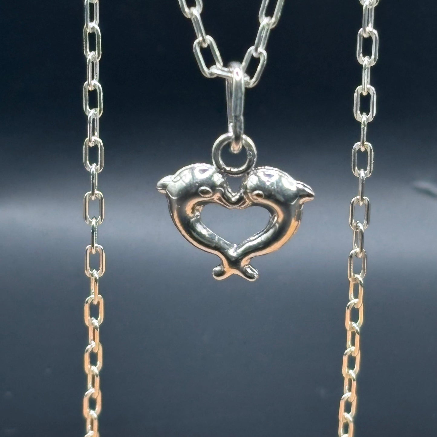 Colgante de Plata 925 Delfines en Corazón
