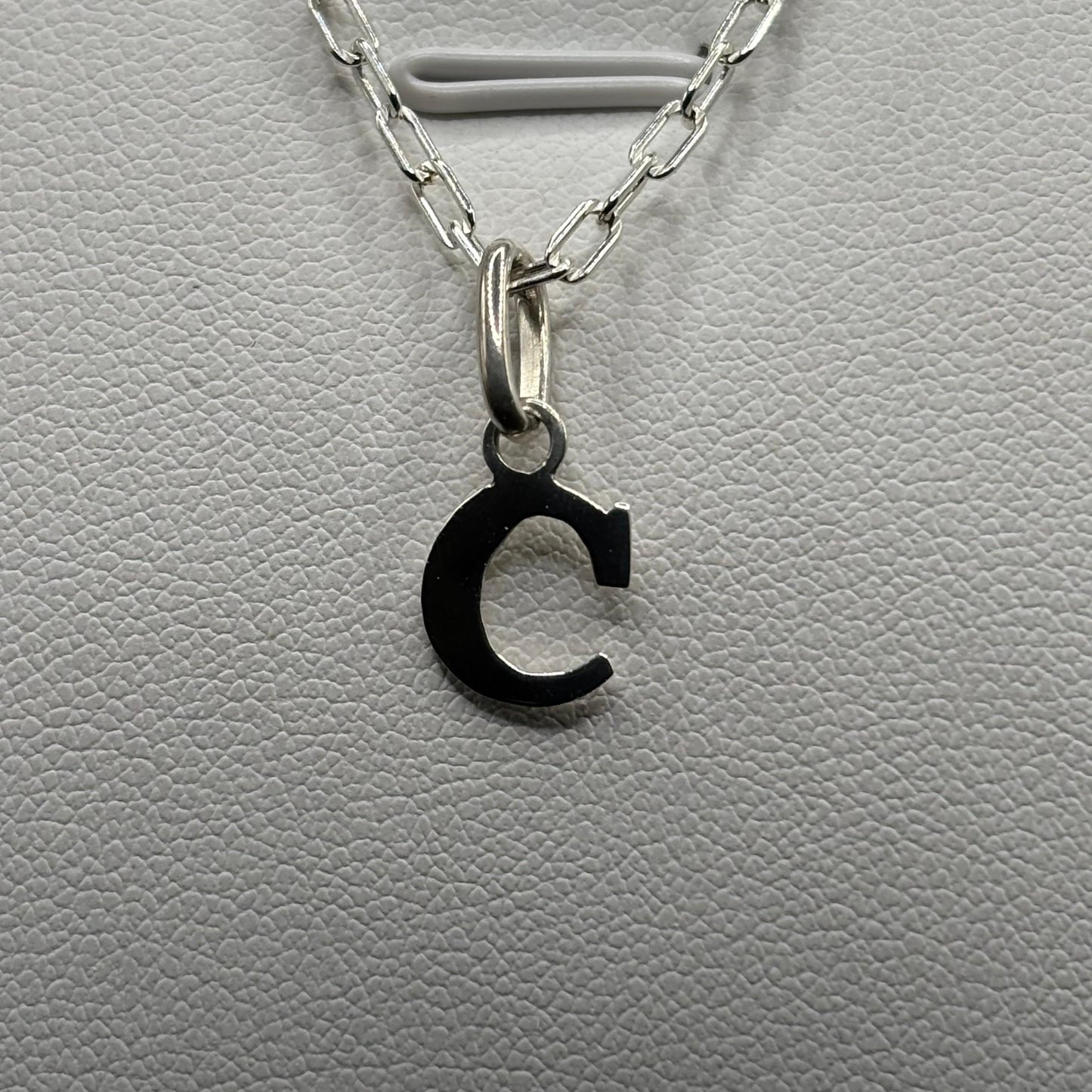 Colgante Letra Clásica 8mm en Plata 925