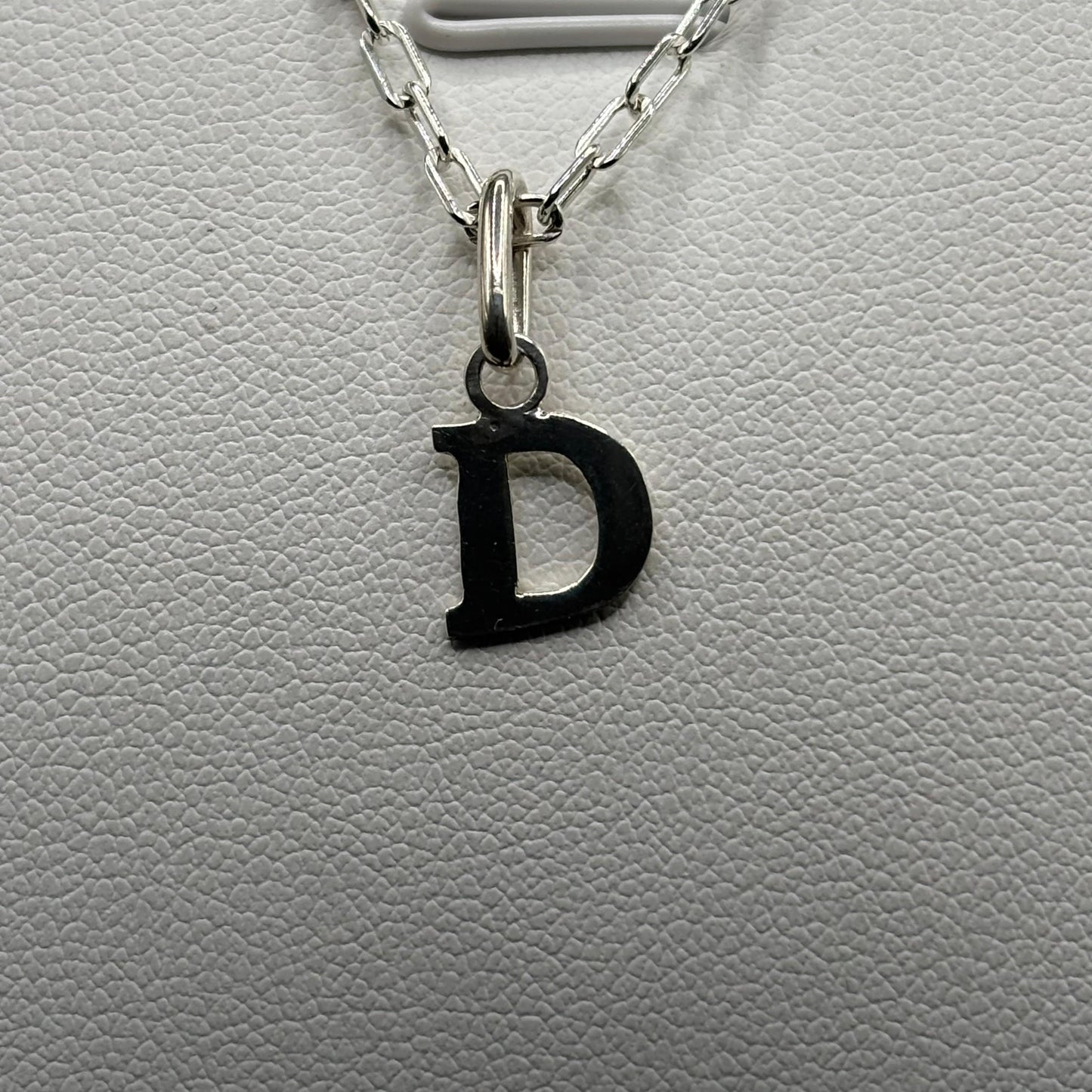 Colgante Letra Clásica 8mm en Plata 925