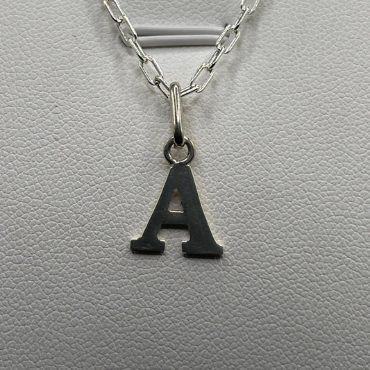 Colgante Letra Clásica 8mm en Plata 925
