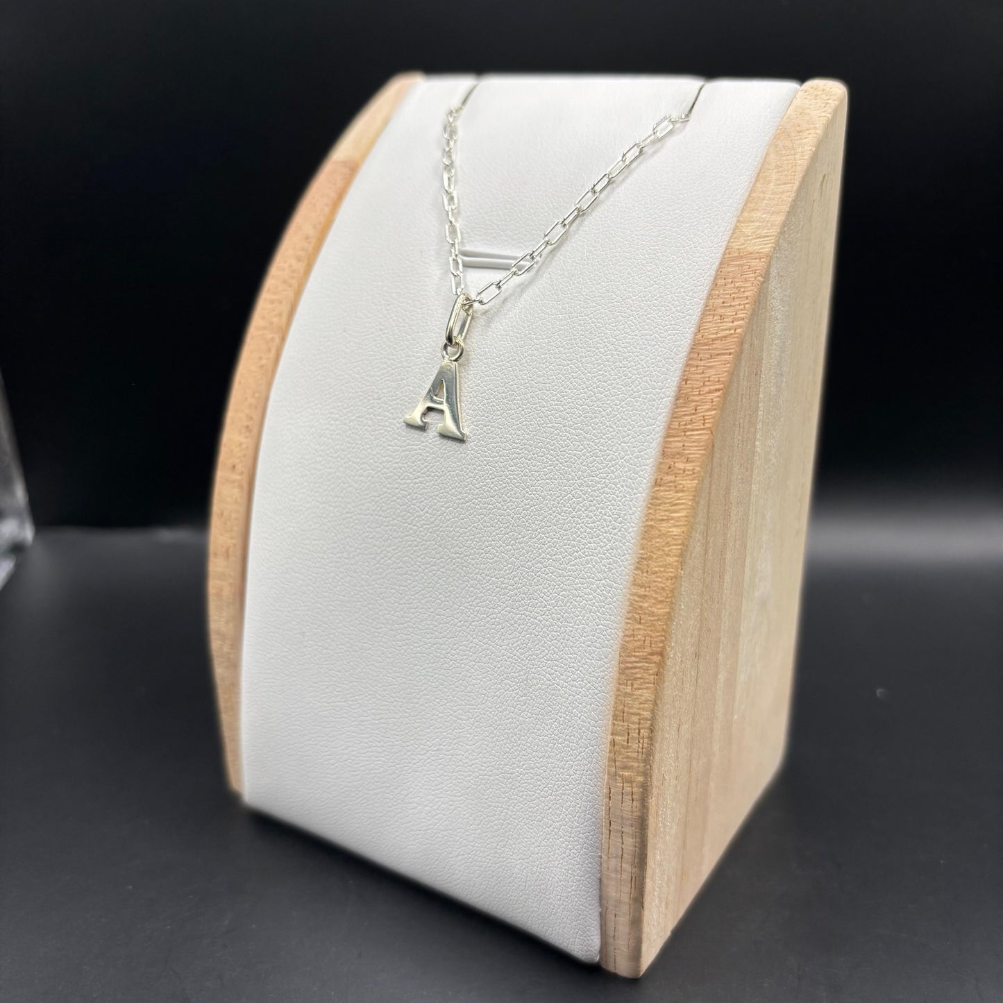 Colgante Letra Clásica 8mm en Plata 925