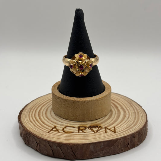 Anillo de Oro 18K Diseño Flor con Gemas Fucsia (4,60 g)