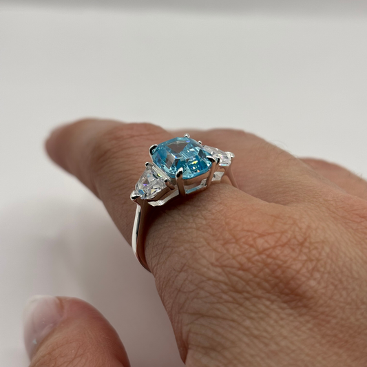 Anillo de Plata 925 Circón Agua Marina Ovalado (Talla 15)
