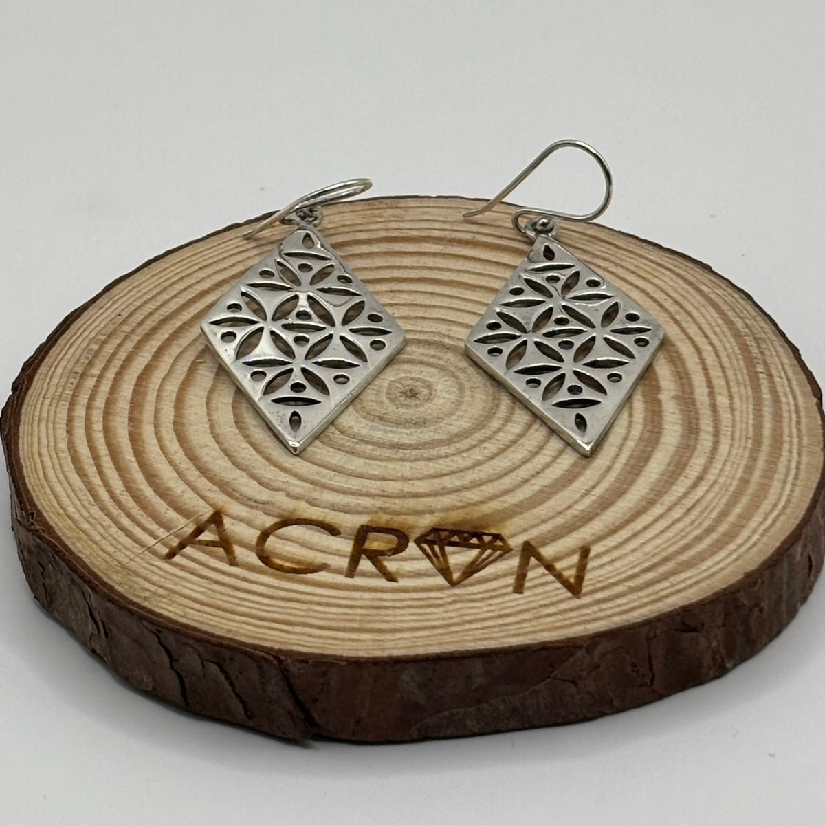 Conjunto Diseño Rombo Calado en Plata 925 – Joyería Acron Cauquenes