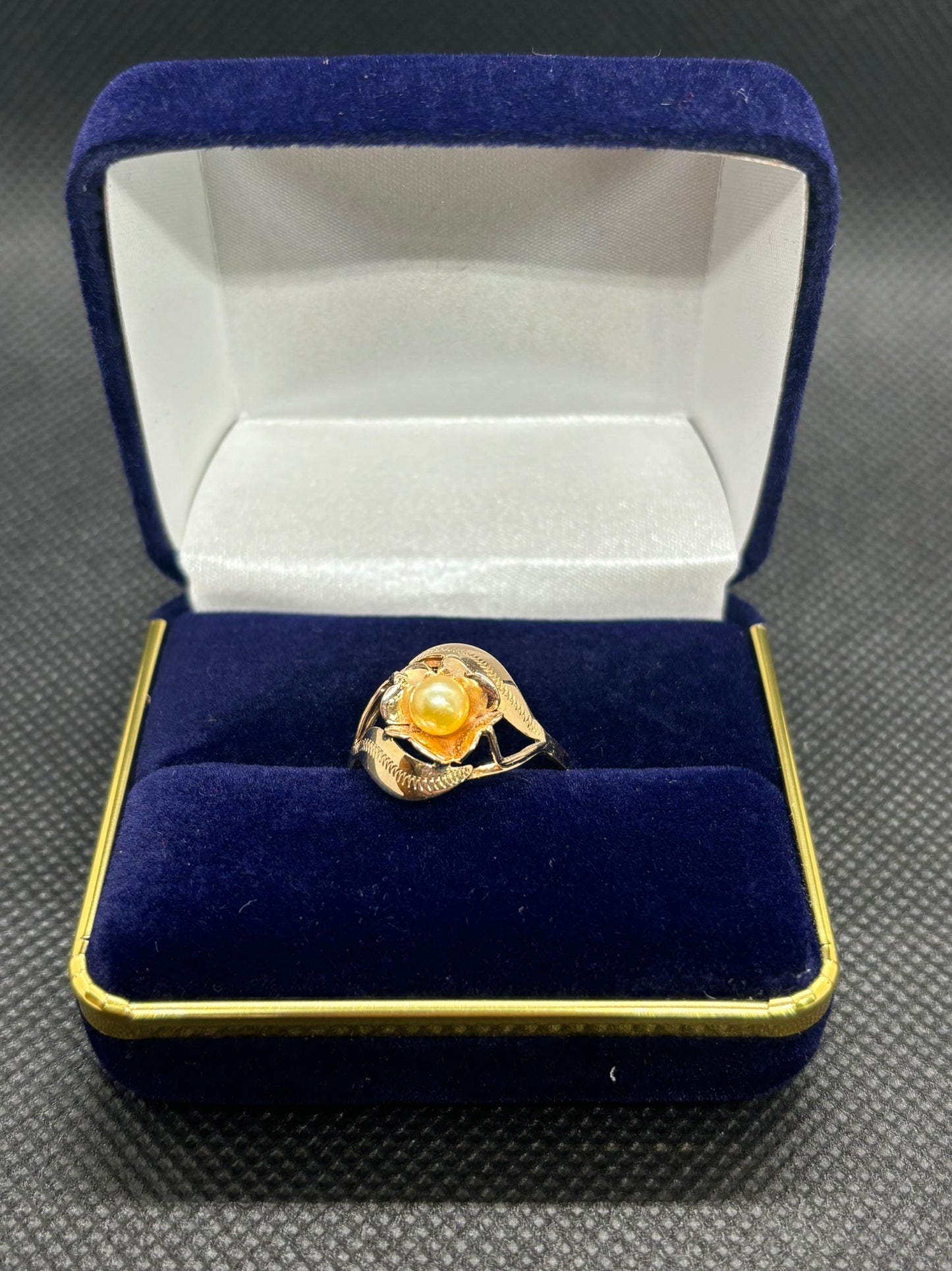 Anillo de Oro Flor Perla