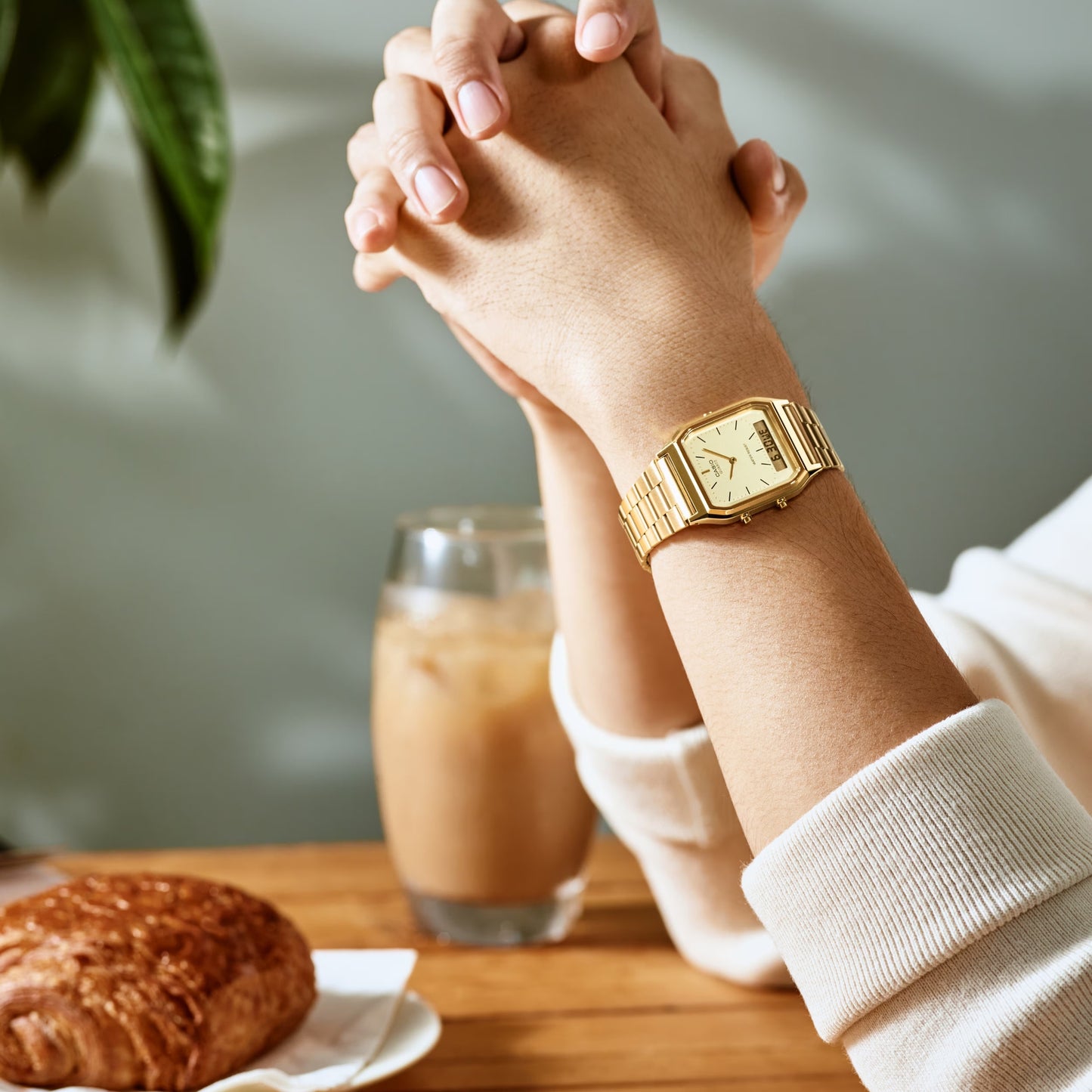 Reloj Casio Unisex AQ-230GA-9D Análogo Digital Dorado